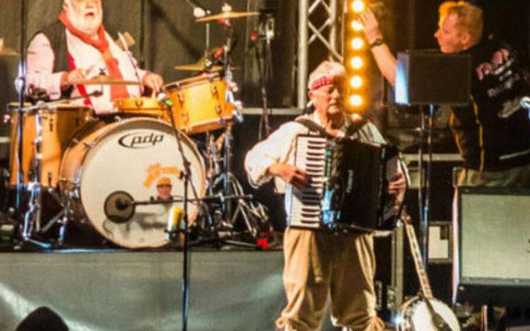 The Wurzels playing live at Bath Racecourse.